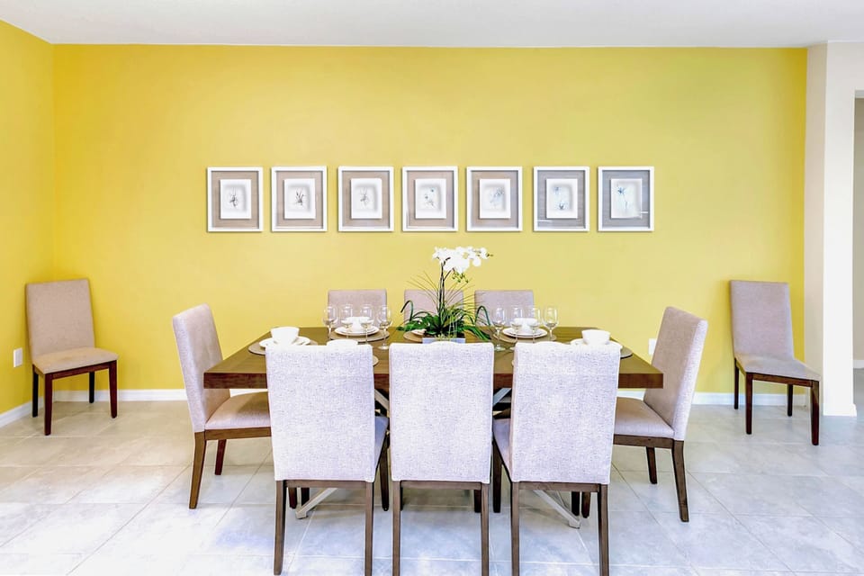 Large Capacity Dining Table