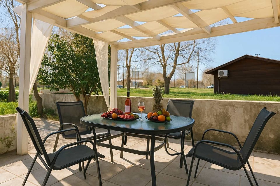 Relaxing Outdoor Patio Area – Shaded and comfortable, perfect for al fresco dining.