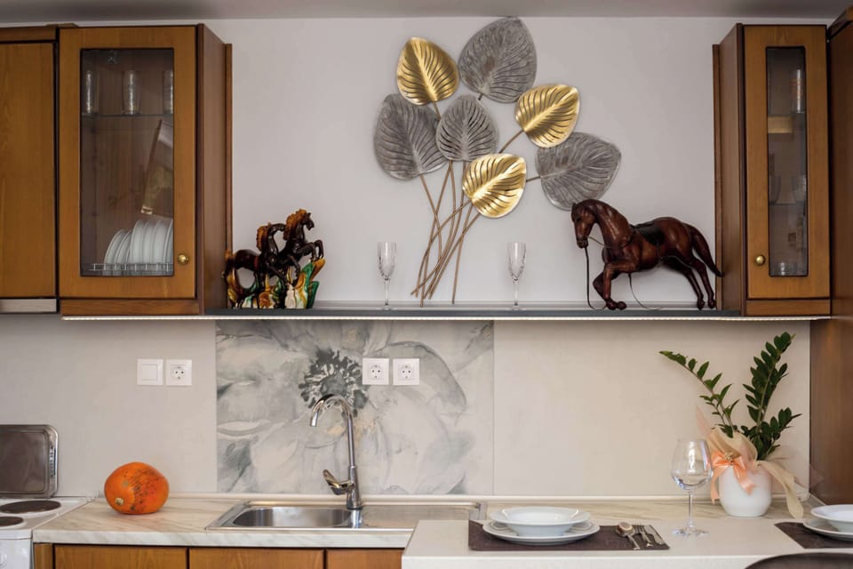 Wall Art and Finishing Details – Blending modern aesthetics with cozy ambiance.