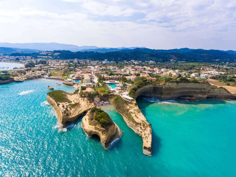 Canal d’Amour (2km) – Iconic coastal landmark with crystal-clear turquoise waters.