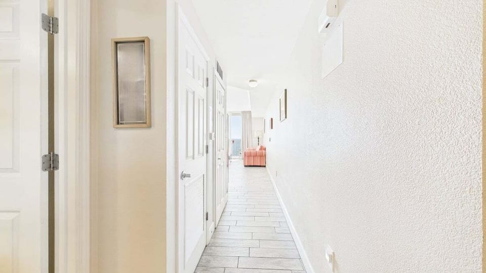 Hallway to bedrooms