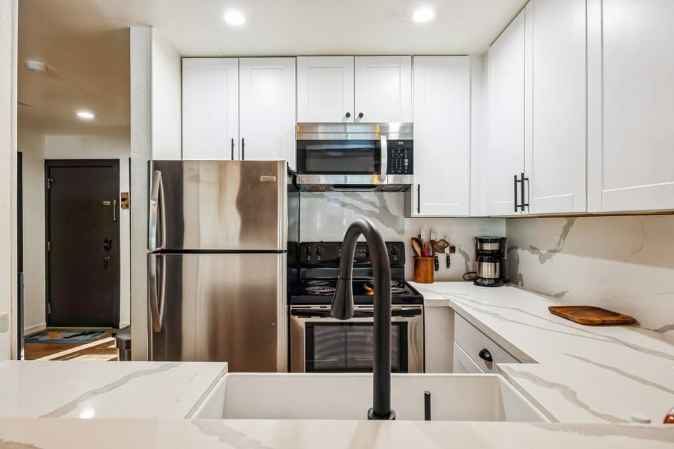 Condo, 2 Bedrooms | Private kitchen | Fridge, oven, coffee/tea maker, electric kettle