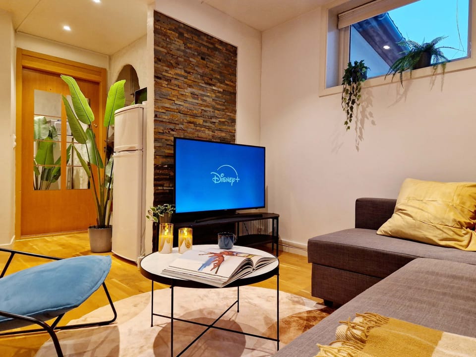 Livingroom views.