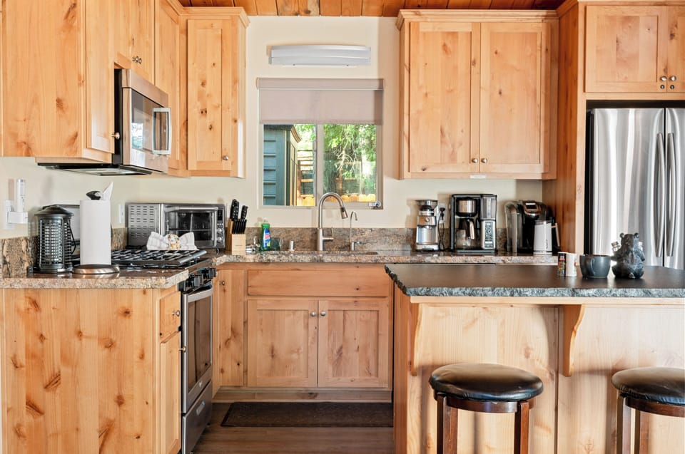 Kitchen - Full Kitchen - Upstairs
Keurig + Drip coffee maker
Dishwasher