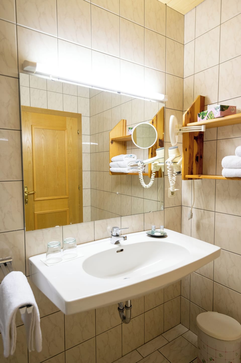 Classic Double or Twin Room, Balcony, Garden View | Bathroom | Shower, towels, soap, shampoo