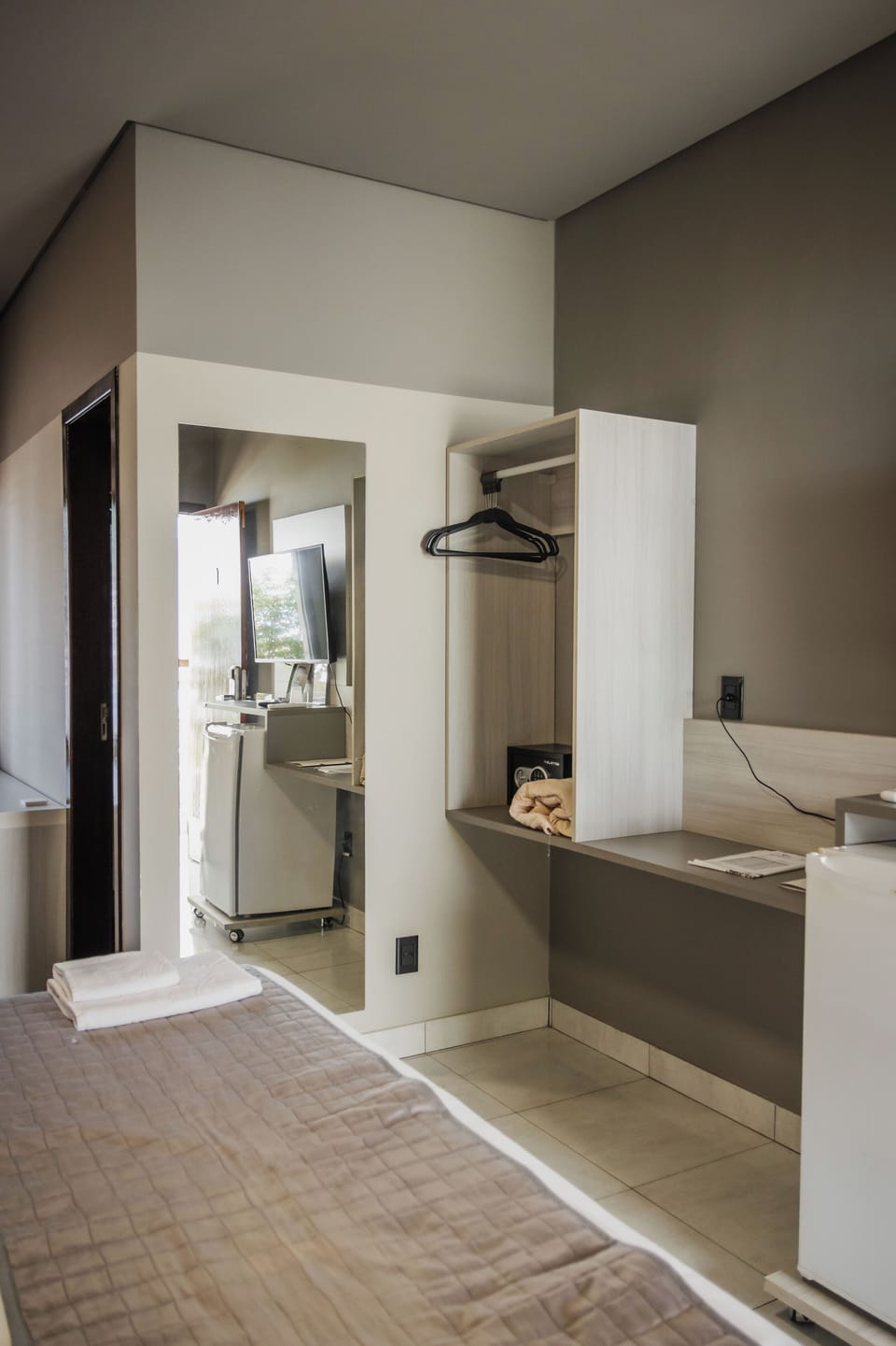 Suite, Garden View | In-room safe, desk, laptop workspace, blackout drapes