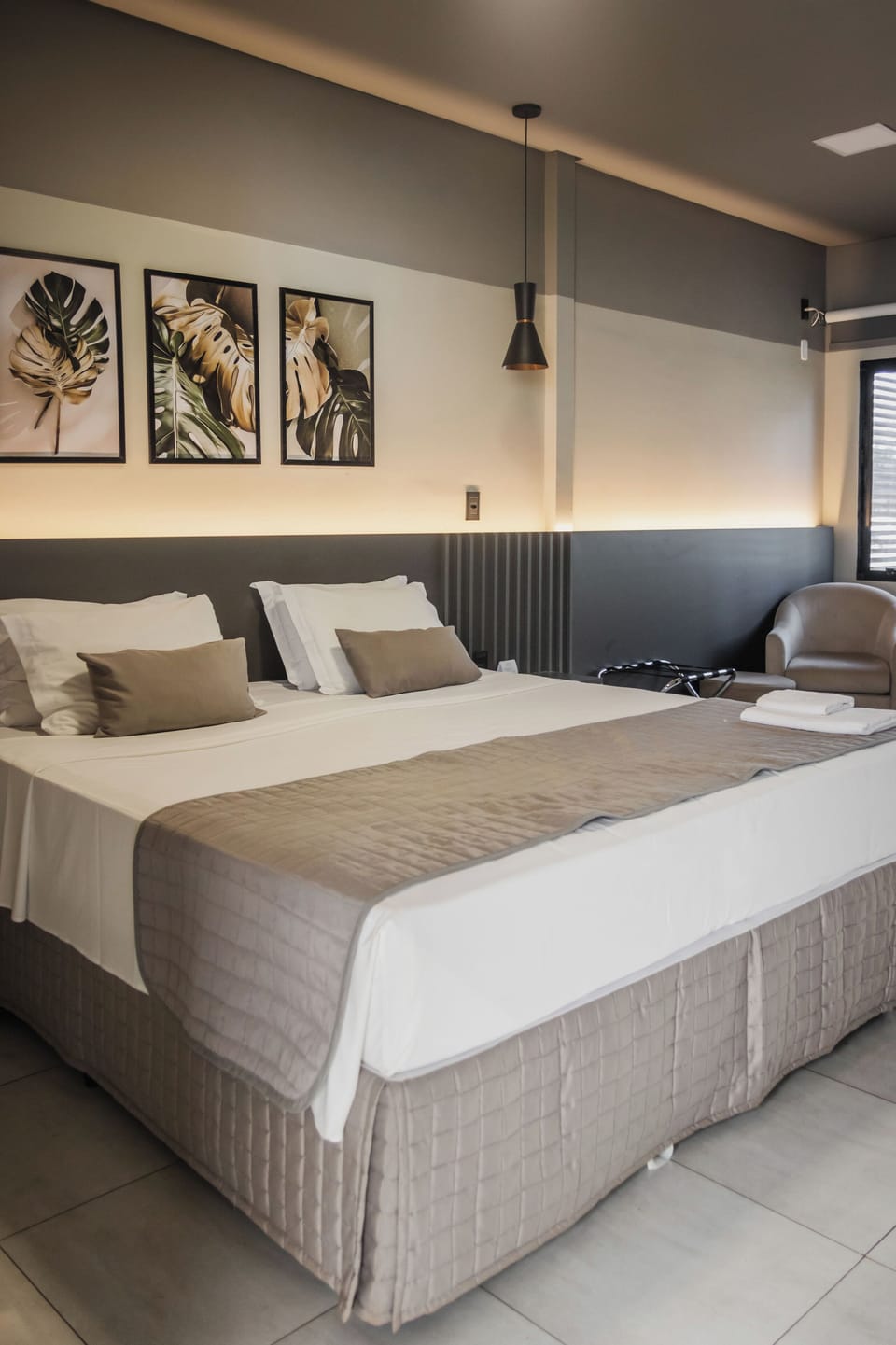 Suite, Garden View | In-room safe, desk, laptop workspace, blackout drapes