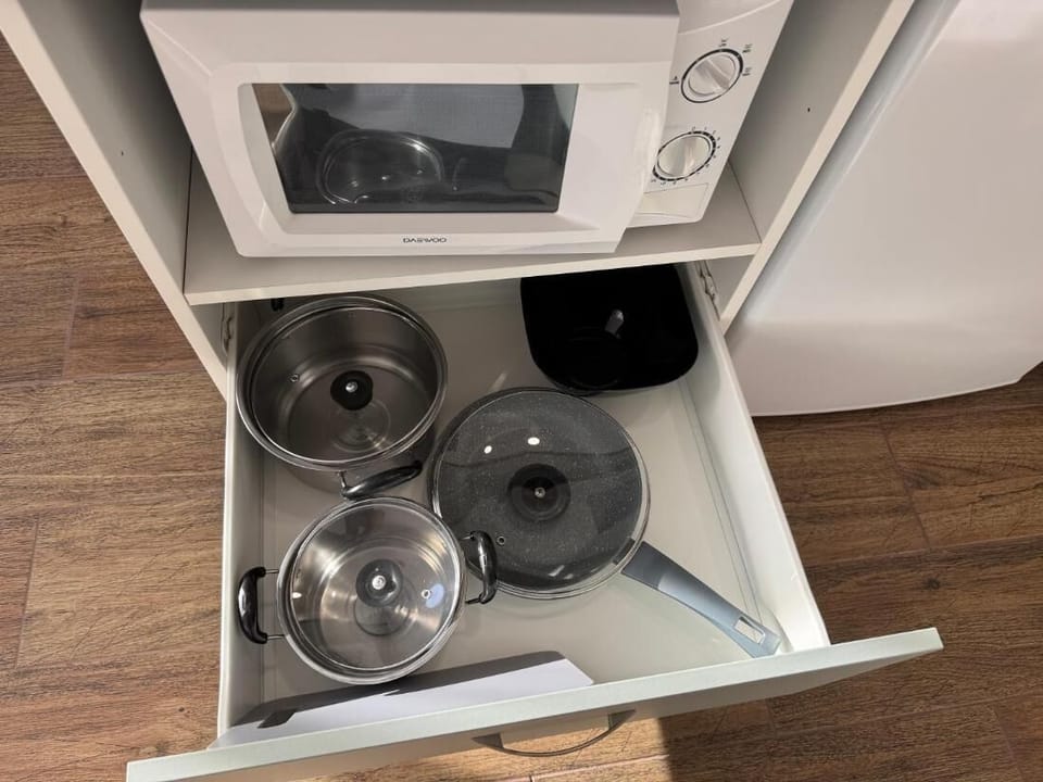Room, 1 Bedroom, Smoking | Microwave