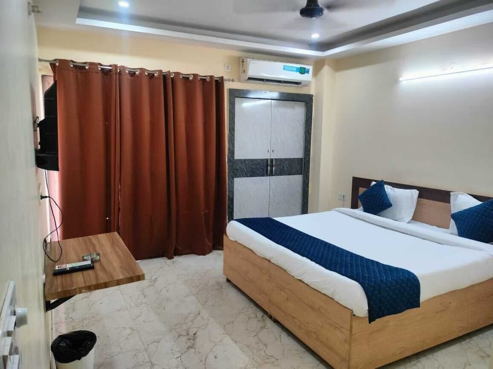 Premium bedding, desk, laptop workspace, soundproofing