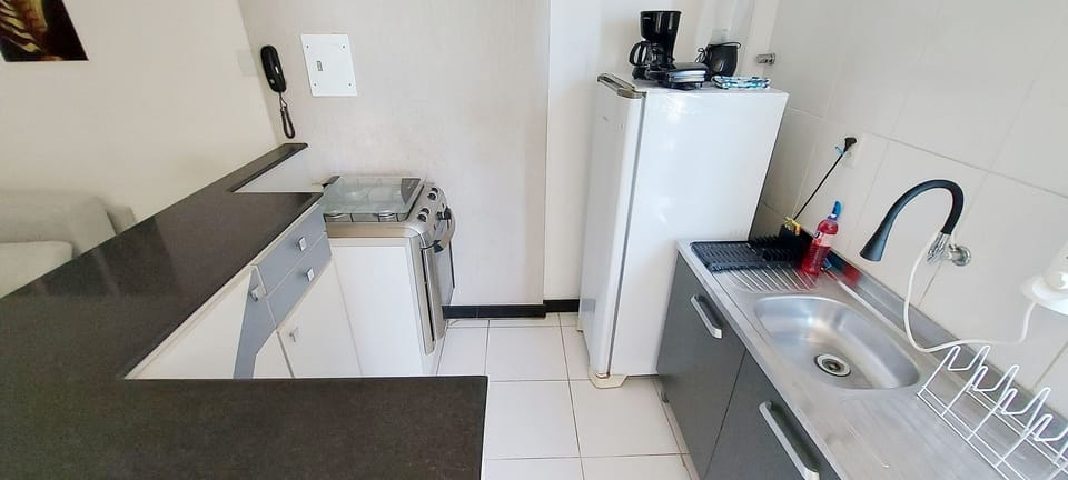 Basic Apartment | Private kitchen | Fridge, microwave, oven, coffee/tea maker