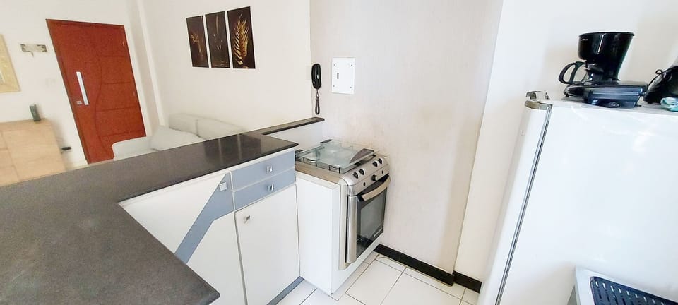 Basic Apartment | Private kitchen | Fridge, microwave, oven, coffee/tea maker
