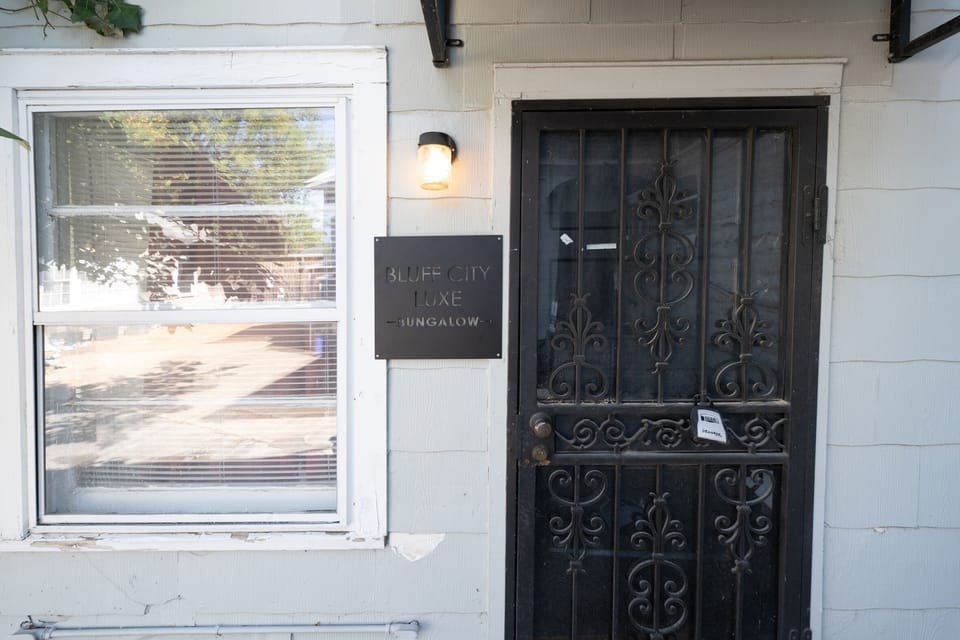 Entrance with "Bungalow" sign