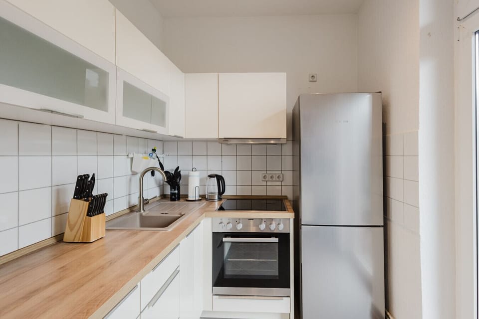 Cook with a view – direct access to the balcony makes every meal a pleasure.