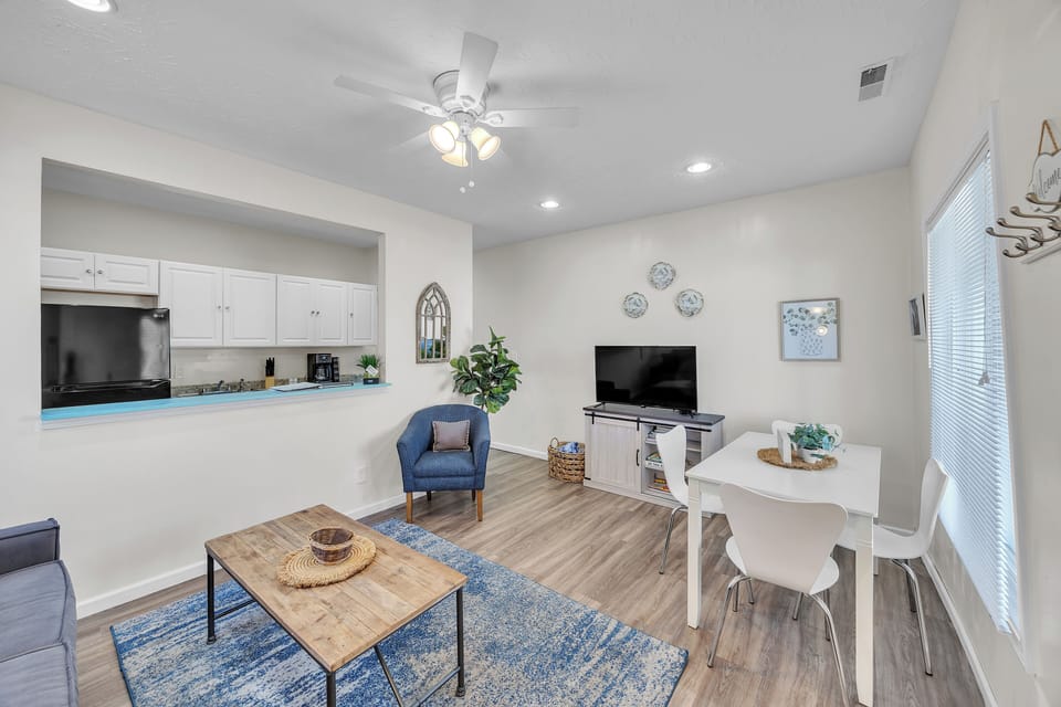 Comfort House, 2 Bedrooms, Non Smoking, Kitchen | In-room dining