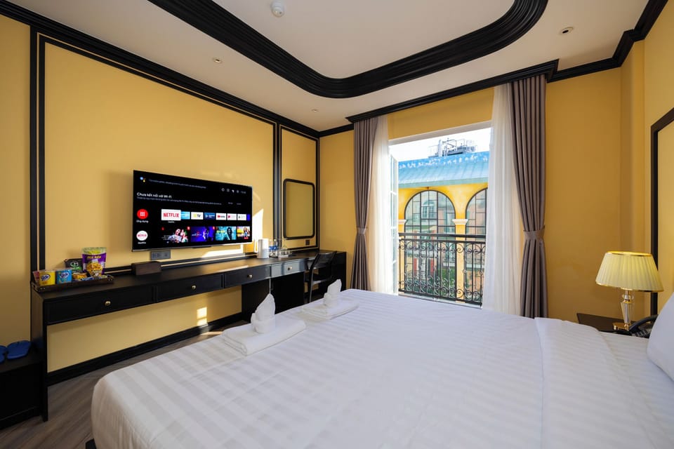 Classic Double Room, 1 King Bed, Balcony, City View | Premium bedding, Select Comfort beds, minibar, desk