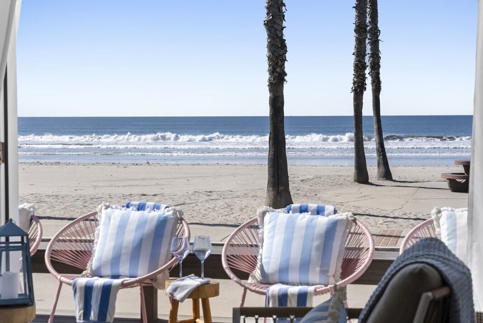 Oceanfront rental in Oceanside California, Best Beach location in Oceanside, Beachfront vacation rental, Oceanside beach house, Great, easy  beach access nearby, Private backyard, Fire pit, Best sandy beach in Oceanside, Walk to Oceanside Pier, Walk to re