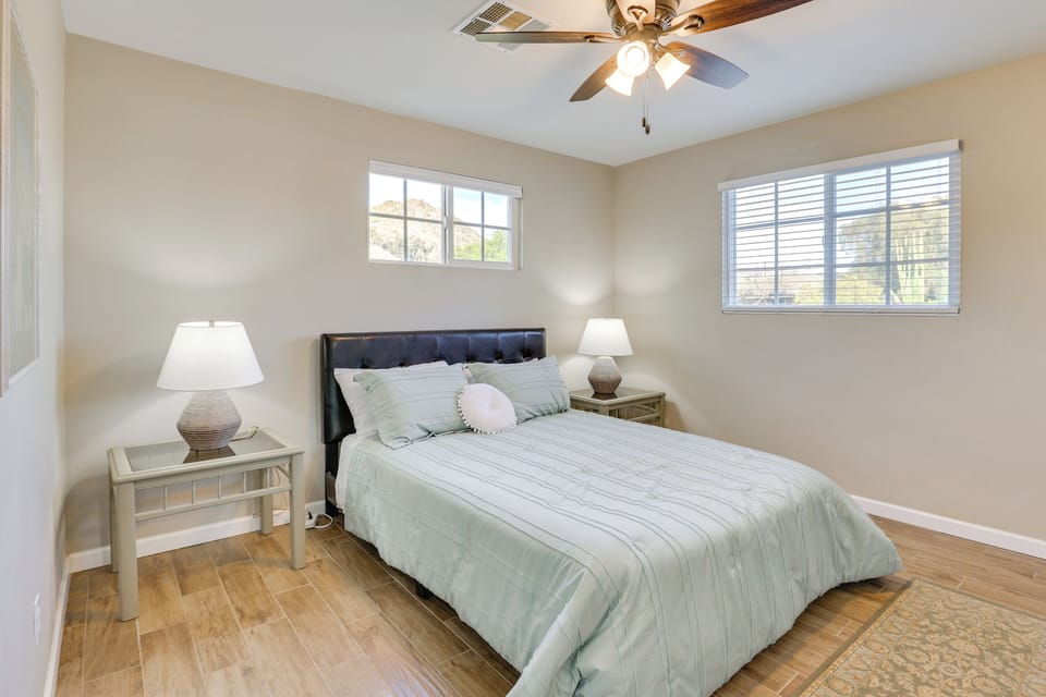 Bedroom 1 | Queen Bed