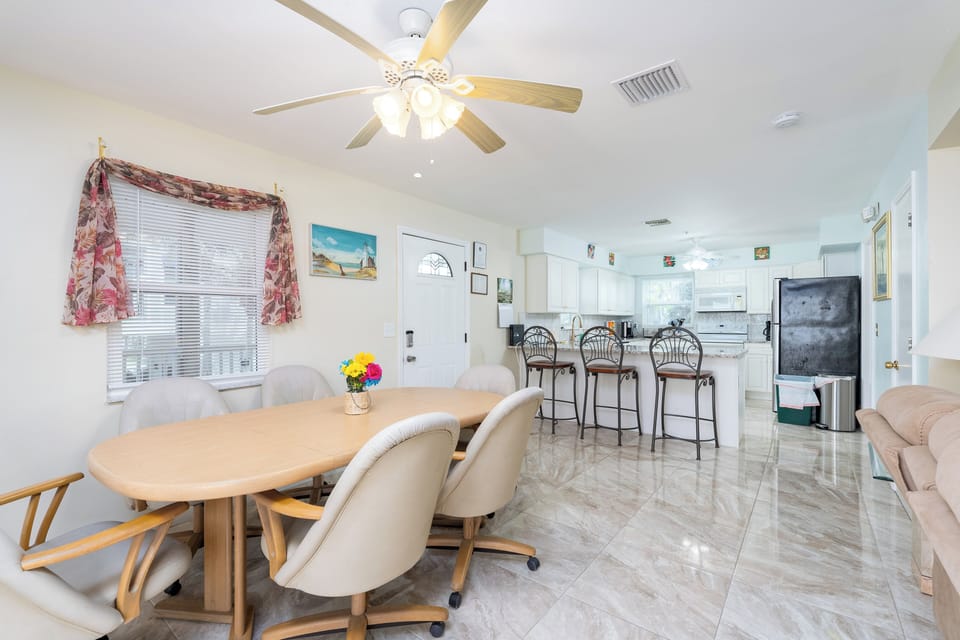 House, Beach View | Dining room