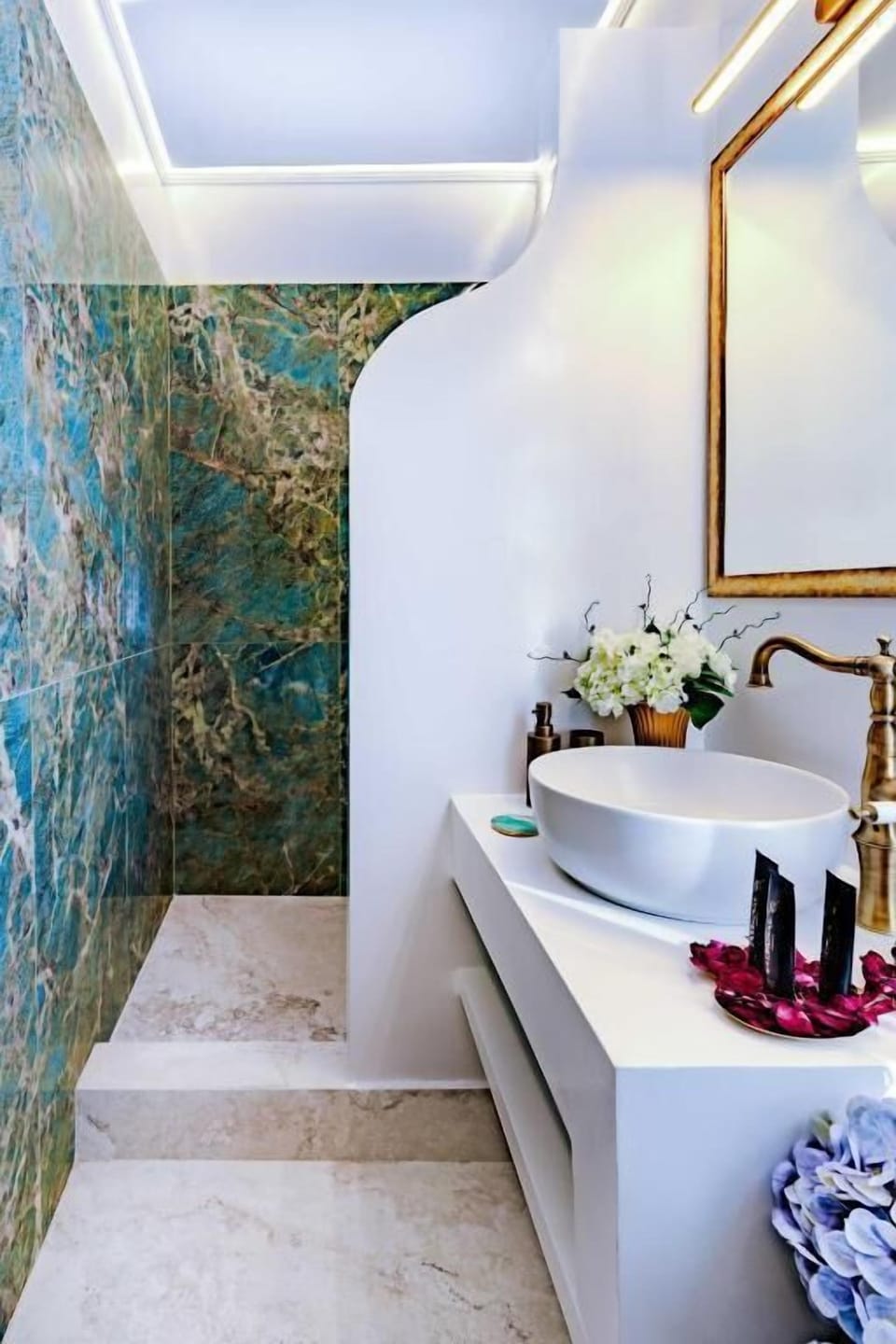 Design Double Room | Bathroom | Shower, eco-friendly toiletries, hair dryer, bathrobes