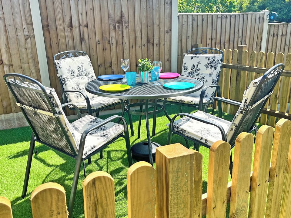 Sitting-out-area | Sarah&rsquo;s Seaside Bliss, Cromer