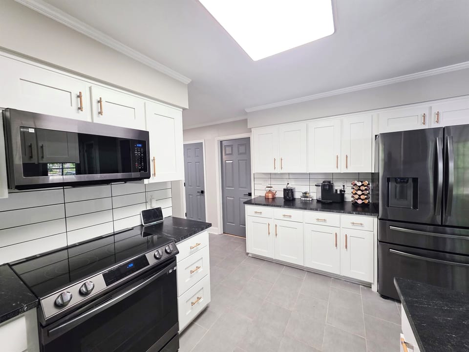 Kitchen - Microwave & Stove + Frig