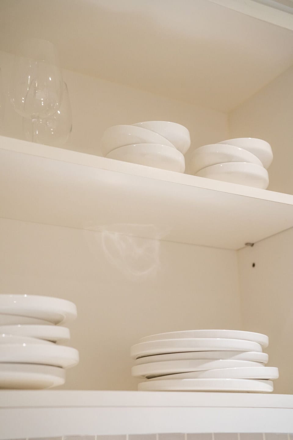 A neatly organized cutlery storage for easy access and convenience.