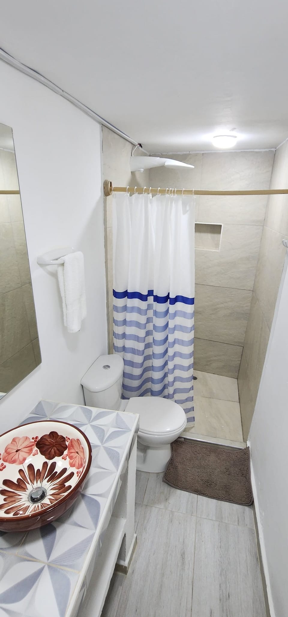 Deluxe Double Room | Bathroom | Hair dryer, towels, soap, toilet paper