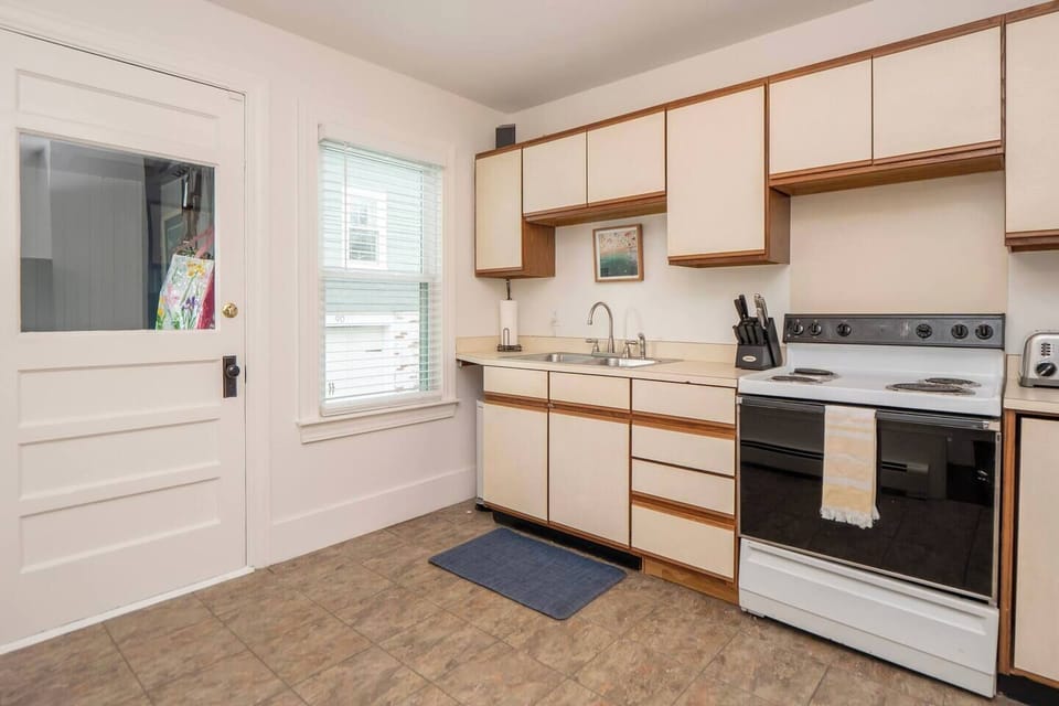 Kitchen view and backdoor (you will find beach chairs there)