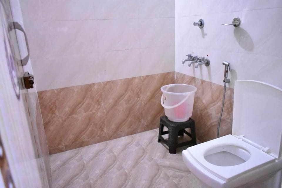 Deluxe Single Room, Balcony, Hill View | Bathroom | Shower, towels, soap, shampoo
