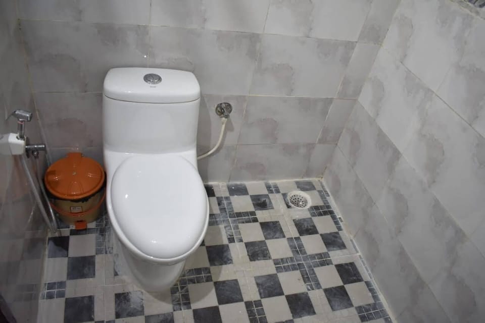 Economy Suite, Lake View | Bathroom | Shower, towels, soap, shampoo