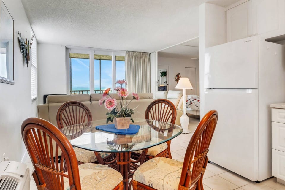 The eat-in kitchen has a dining table with seating for up to 4.