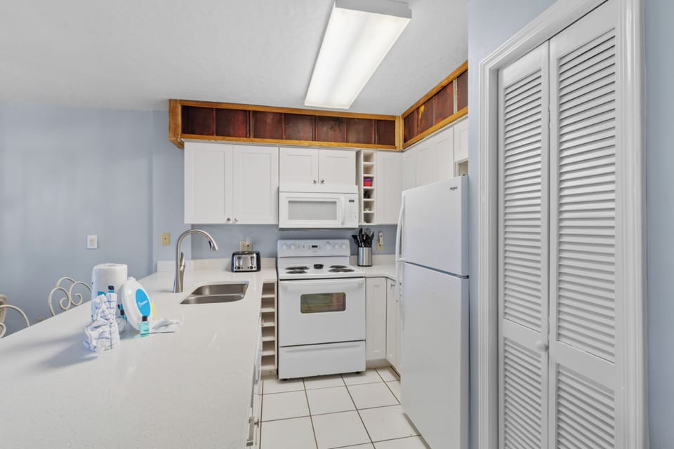 Signature Condo, 2 Bedrooms, Non Smoking, Beachfront | Private kitchen | Coffee/tea maker, fridge, microwave, oven