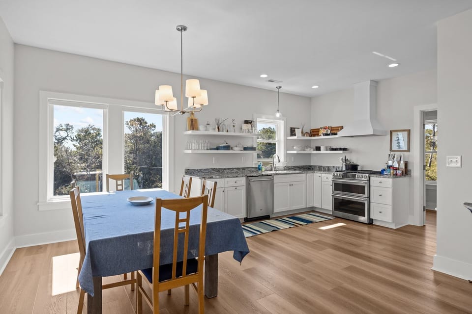 Dining/ kitchen area
