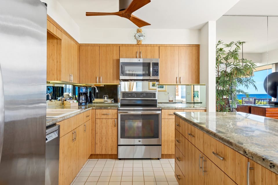 Condo, 3 Bedrooms | Private kitchen | Coffee/tea maker, fridge, oven, toaster