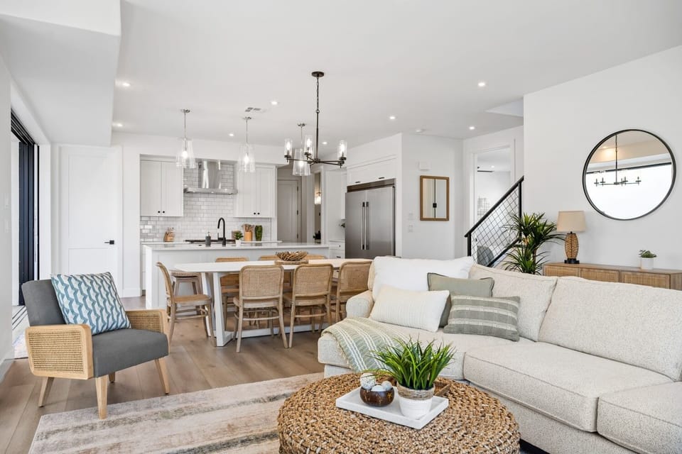 House, 6 Bedrooms | Living area | Smart TV
