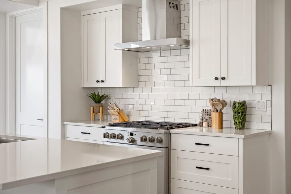 House, 6 Bedrooms | Private kitchen | Fridge, oven, coffee/tea maker, toaster