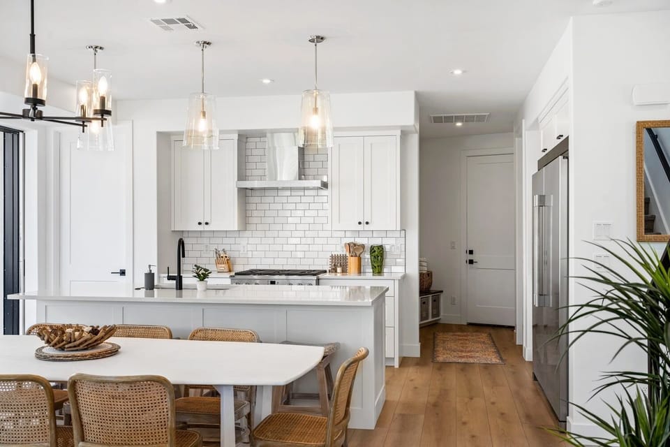 House, 6 Bedrooms | Private kitchen | Fridge, oven, coffee/tea maker, toaster