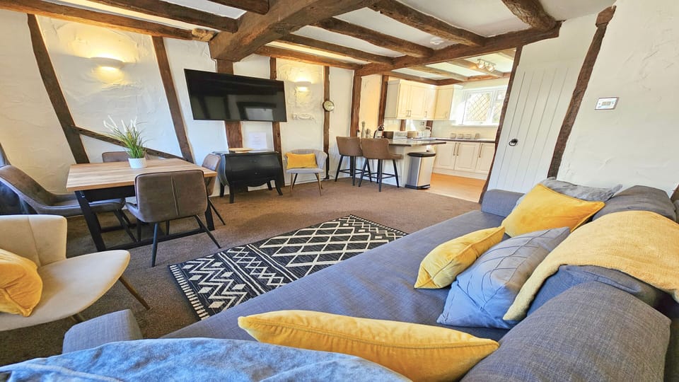 Cottage (2 Bedrooms) | Front of property
