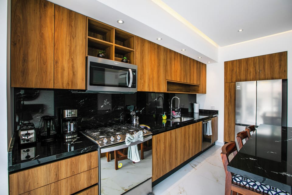 Sleek kitchen - Fully equipped with fridge, stove, oven and dishwasher