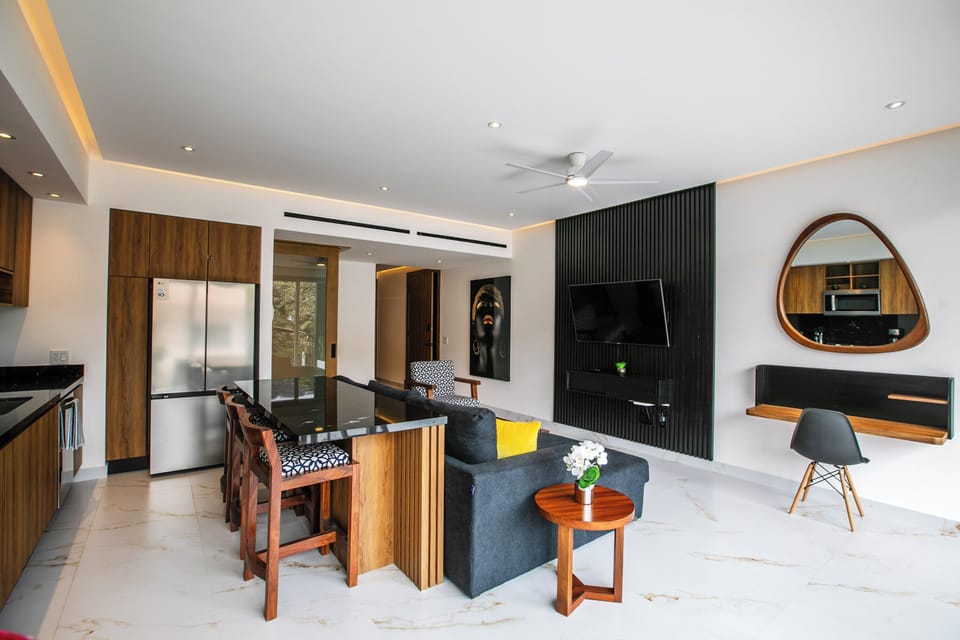 One-bedroom condo with 2 two-bathrooms with high-end finishes