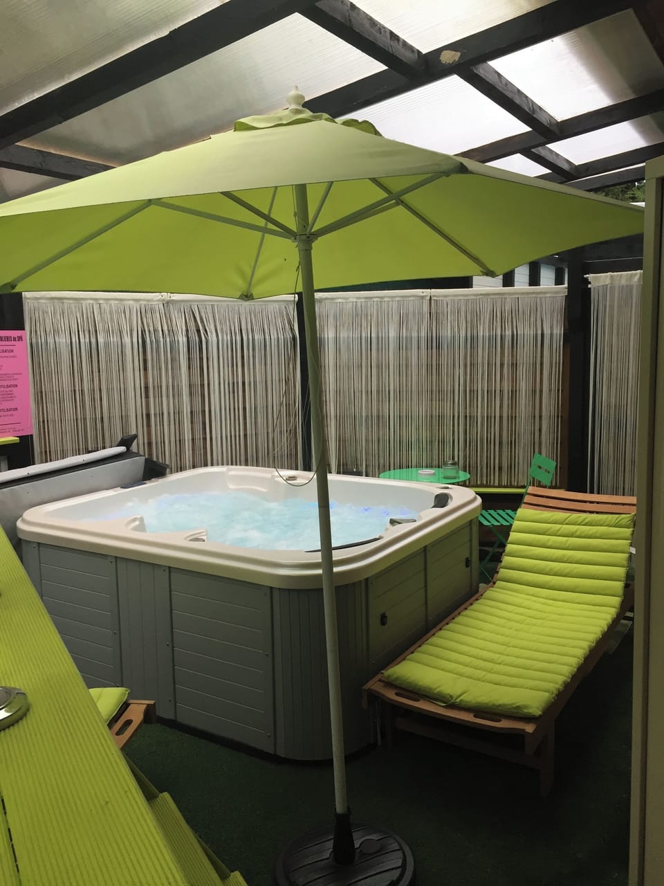 Indoor spa tub
