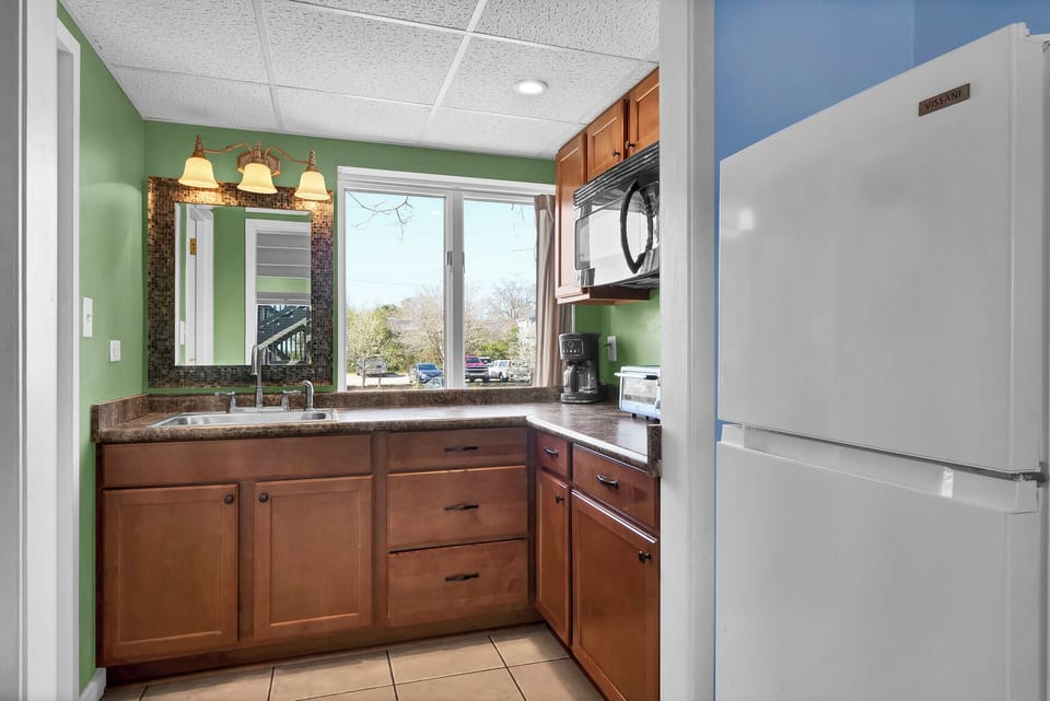 Full Kitchenette