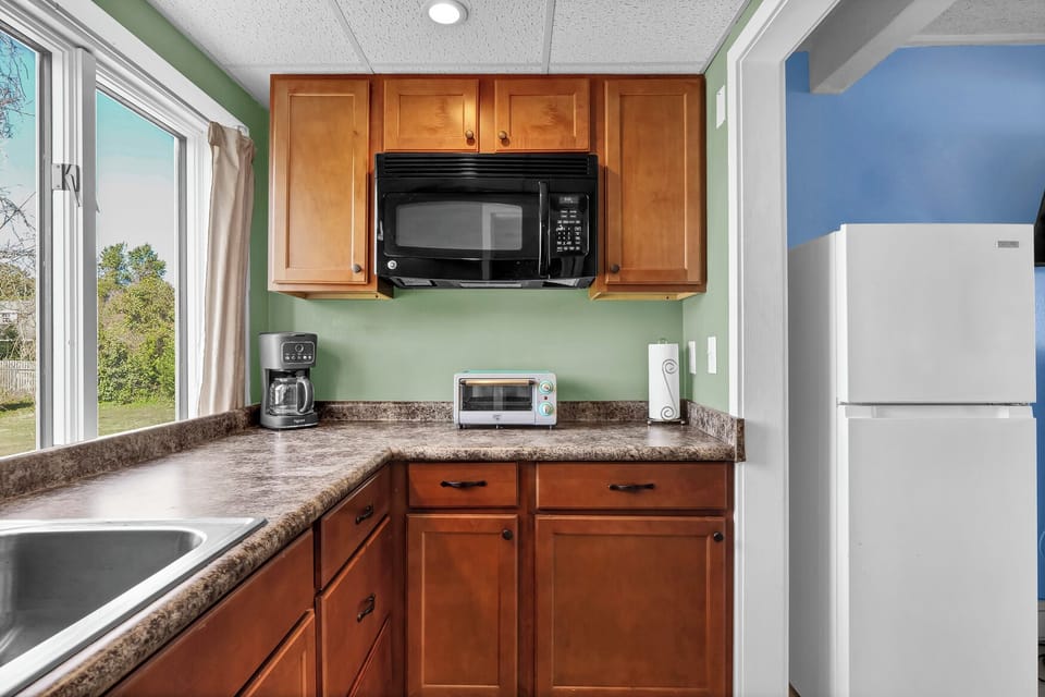 Full Kitchenette