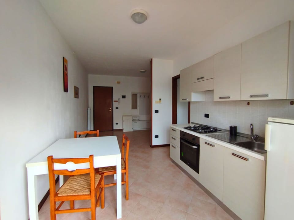 Studio, Balcony, City View | Dining room