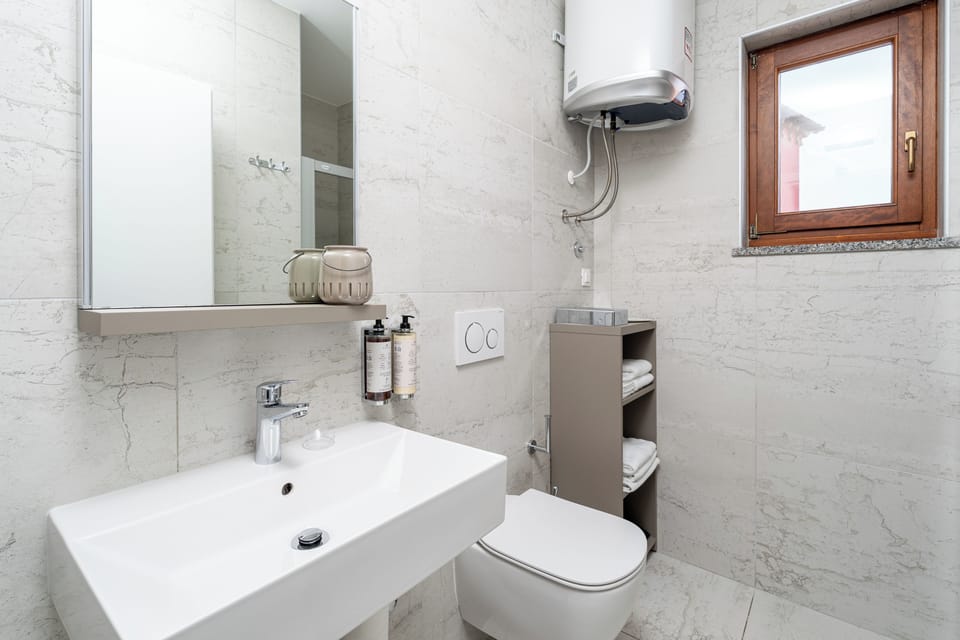 Shower, free toiletries, hair dryer, towels