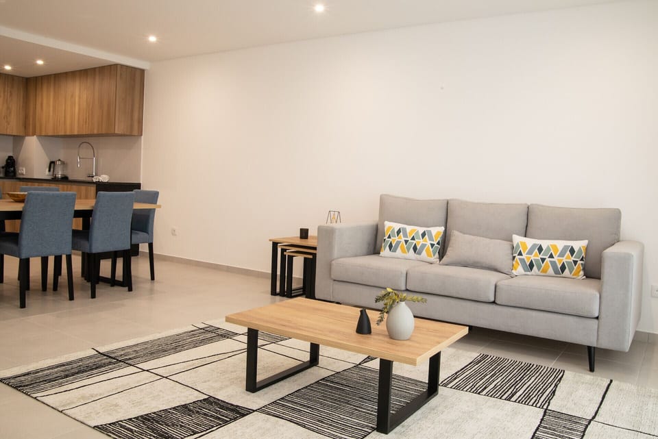 Welcome to Refúgio da Muralha! A cozy apartment in Nazaré, close to everything, perfect for relaxing and exploring the village and its stunning views.