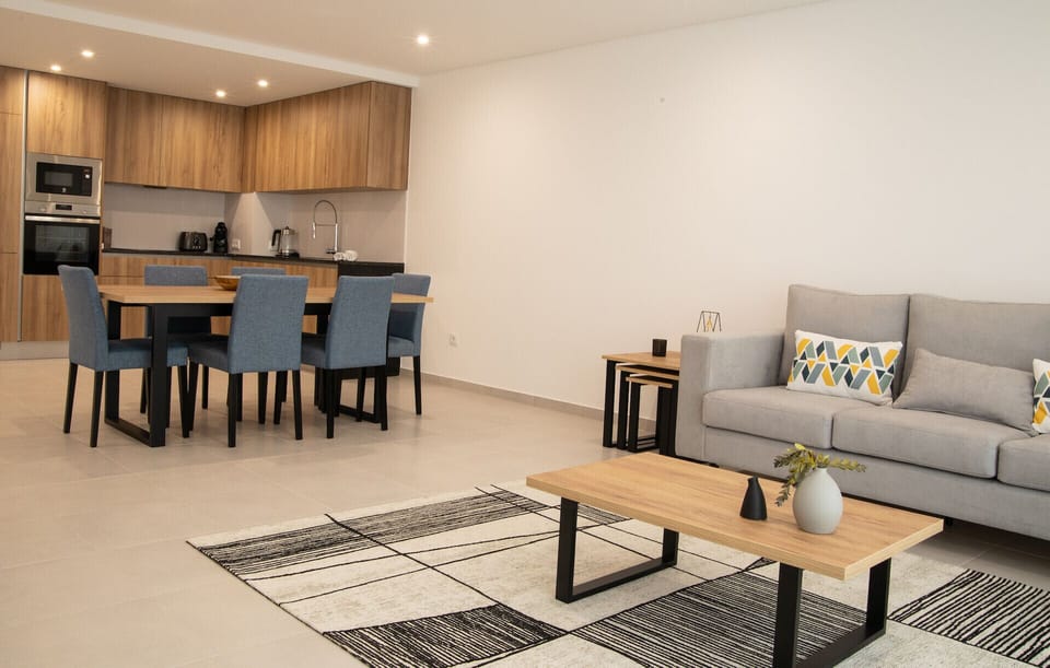 Welcome to Refúgio da Muralha! A cozy apartment in Nazaré, close to everything, perfect for relaxing and exploring the village and its stunning views.