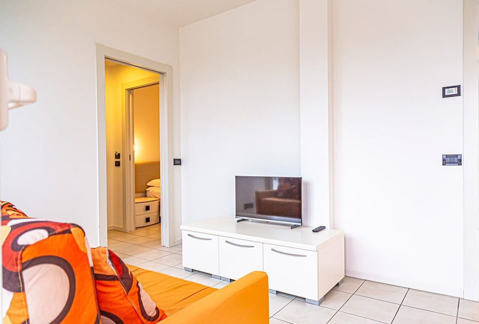 Deluxe Penthouse, Sea View | Living room | TV