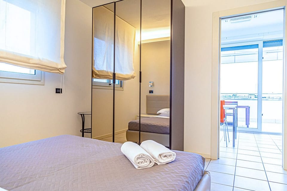 Deluxe Penthouse, Sea View | Premium bedding, down comforters, free WiFi