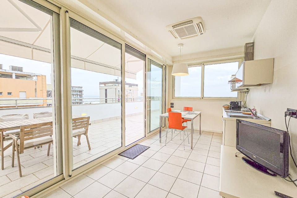 Exclusive Penthouse, Mobility Accessible, Sea View | Private kitchen